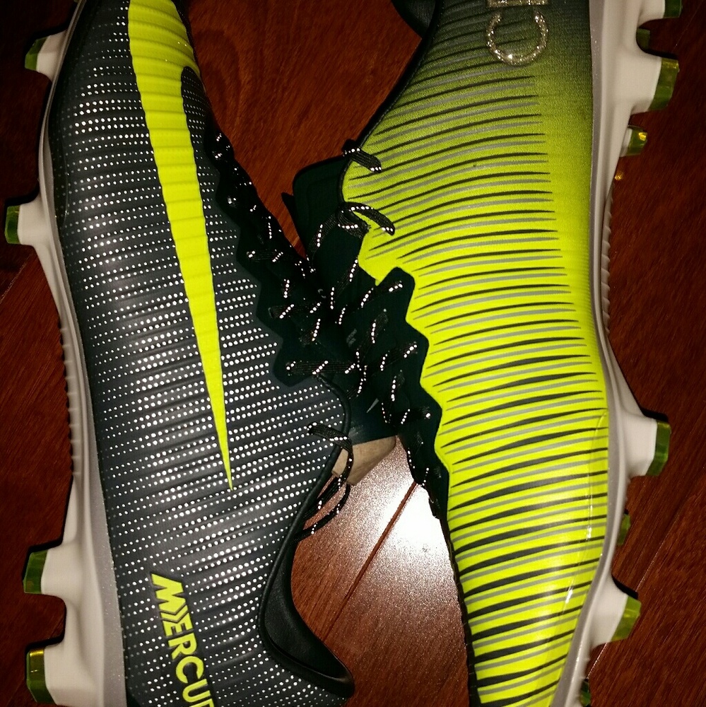 Nike Mercurial XI CR7 FG Soccer Cleats